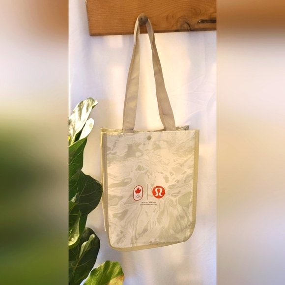🍋 Lululemon Reusable Bag - Picture 2 of 4